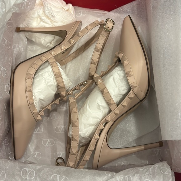Valentino Garavani 🩷🩷Brand new Valentino Pumps with dust bag. Sz 38/ 8 - Picture 2 of 12